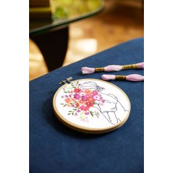 Broderi-Kit - Floral Embrace - DMC