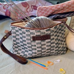 V�vet Clutch - Woven - Mauds Collection