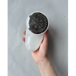 "Refresh Your Knit With PetiteKnit" - Lint Remover