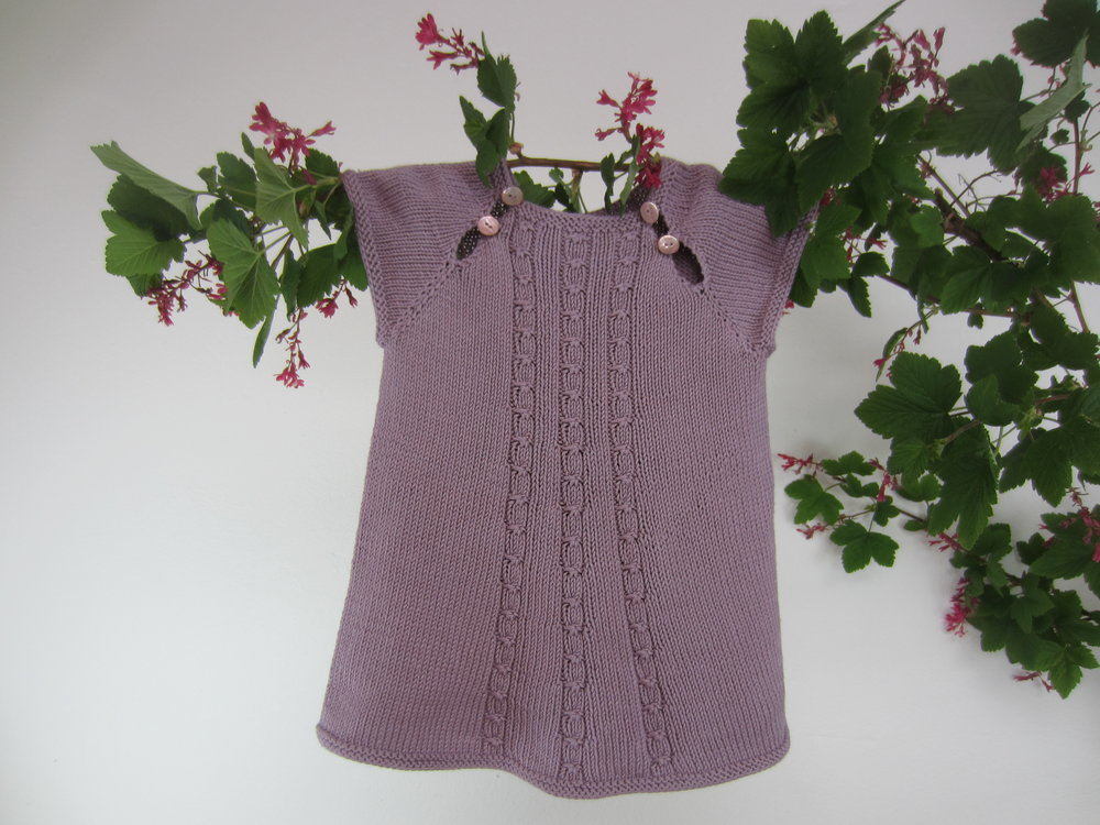 Strikkekit - Kjole til lillepigen