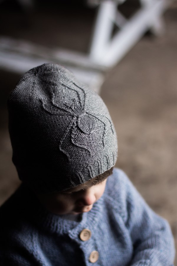 Strikkekit - Edderkop beanie fra CaMaRose